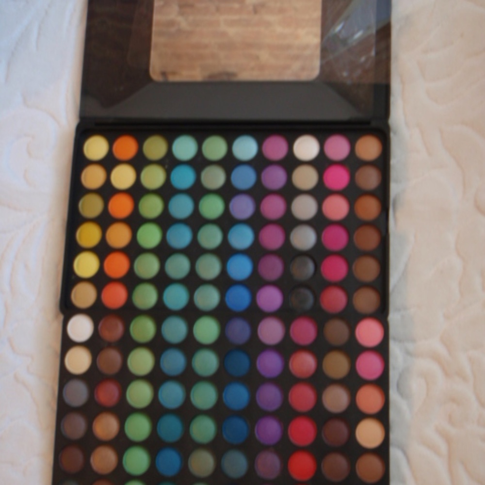 BH Cosmetics 120 color Eyeshadow Palette (2nd Ed)